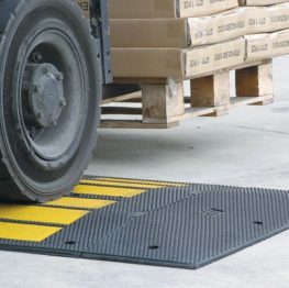 SMTC900 Traffic Calming Rubber Hump